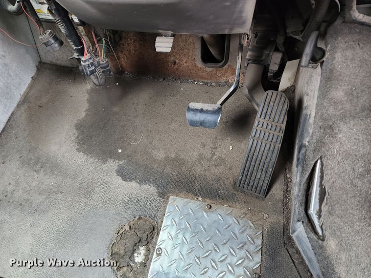 image for item KT9538 2004 Freightliner MT45  delivery truck