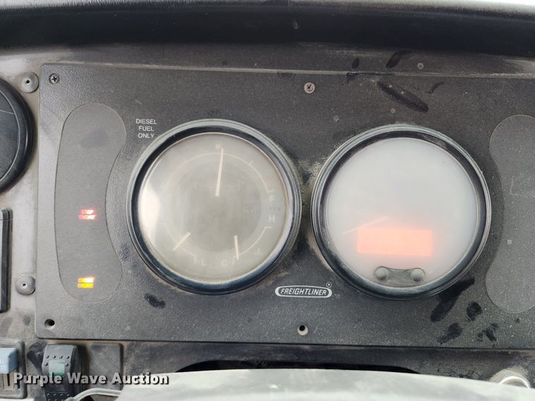 image for item KT9538 2004 Freightliner MT45  delivery truck