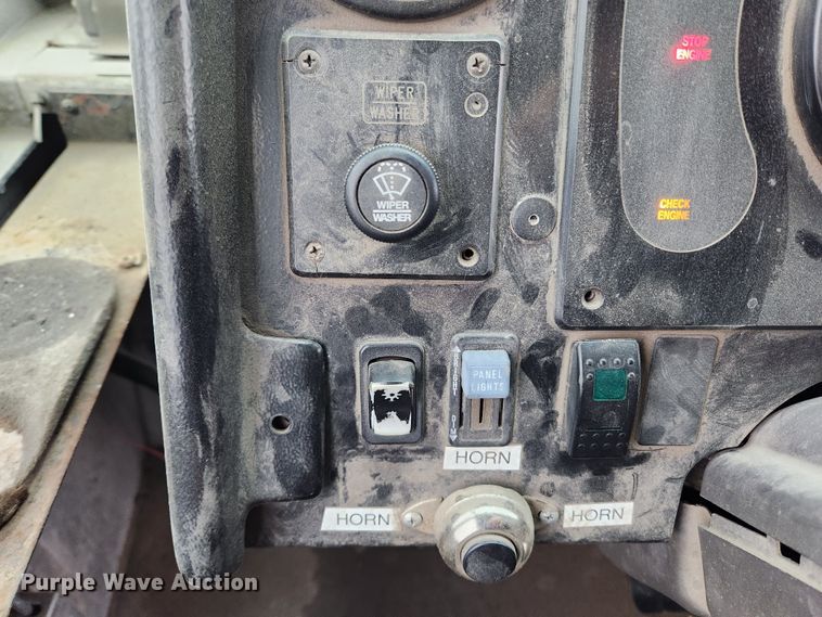 image for item KT9538 2004 Freightliner MT45  delivery truck