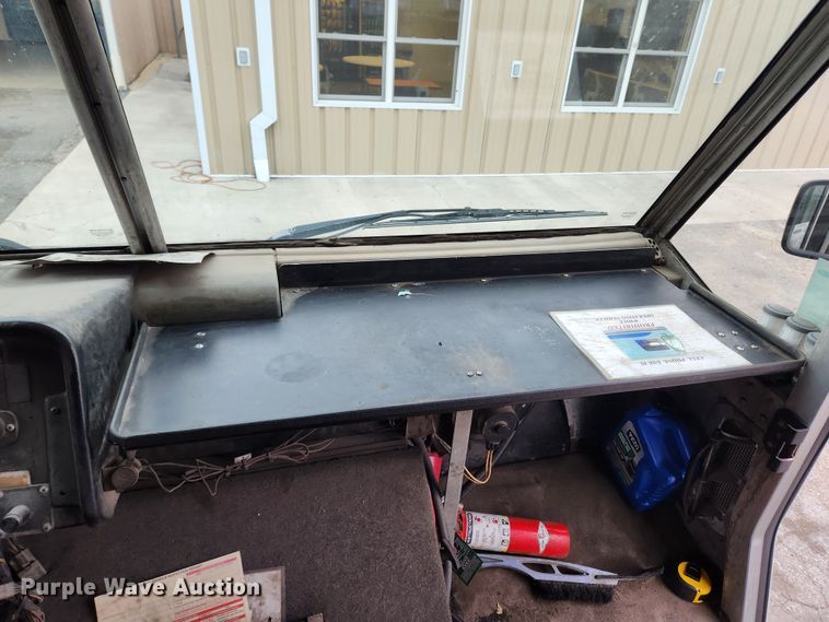 image for item KT9538 2004 Freightliner MT45  delivery truck