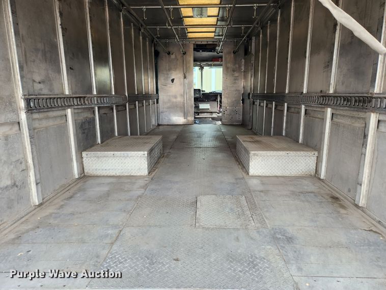 image for item KT9538 2004 Freightliner MT45  delivery truck