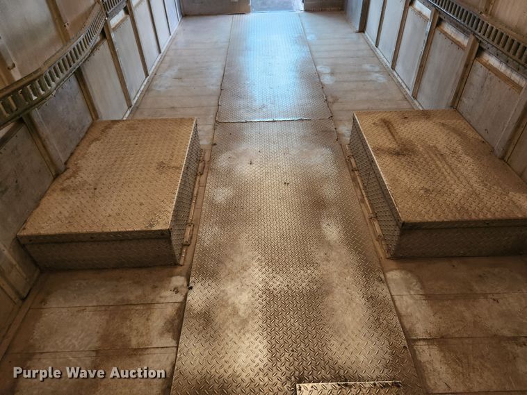 image for item KT9538 2004 Freightliner MT45  delivery truck