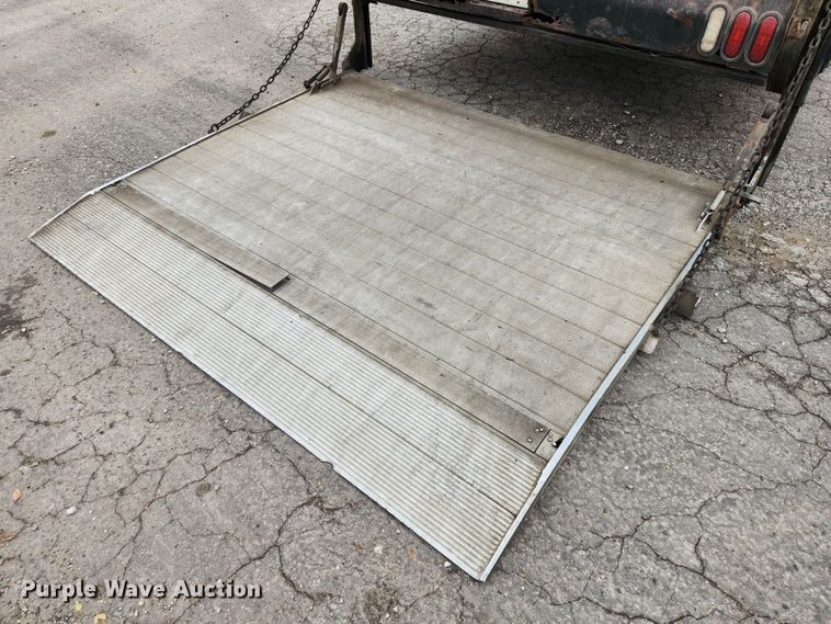 image for item KT9538 2004 Freightliner MT45  delivery truck