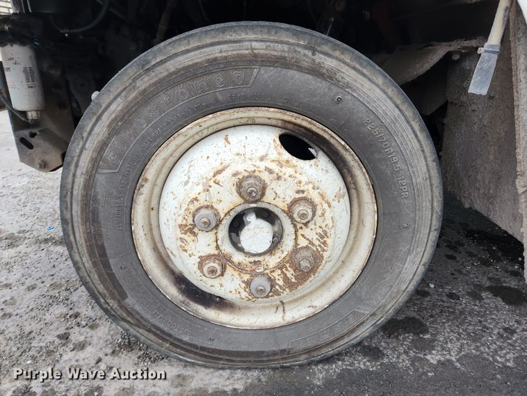 image for item KT9538 2004 Freightliner MT45  delivery truck