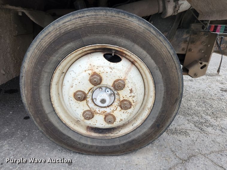 image for item KT9538 2004 Freightliner MT45  delivery truck