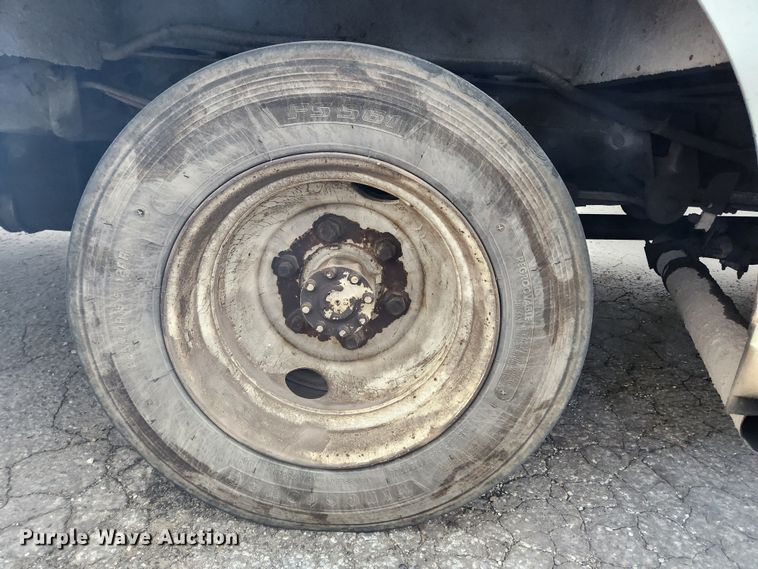 image for item KT9538 2004 Freightliner MT45  delivery truck