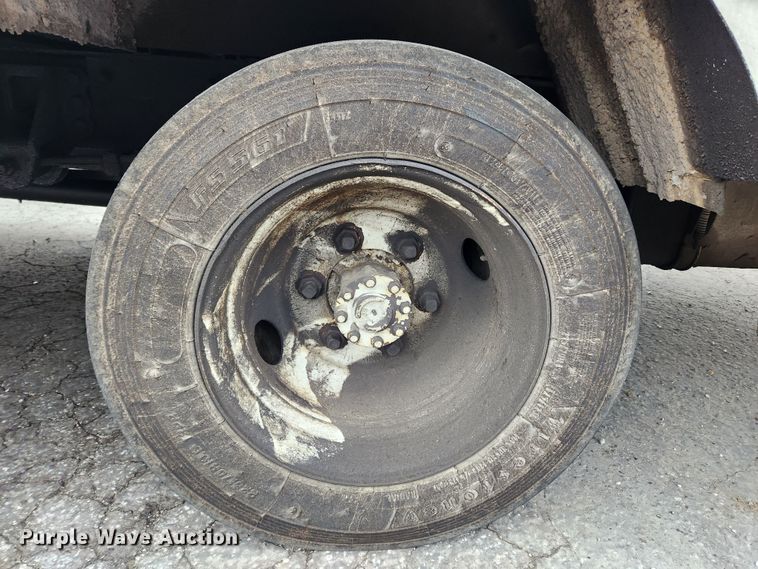 image for item KT9538 2004 Freightliner MT45  delivery truck