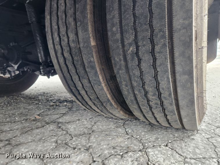 image for item KT9538 2004 Freightliner MT45  delivery truck