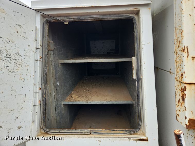 image for item KT9539 2011 Ford F550 Super Duty XL  dump flatbed truck