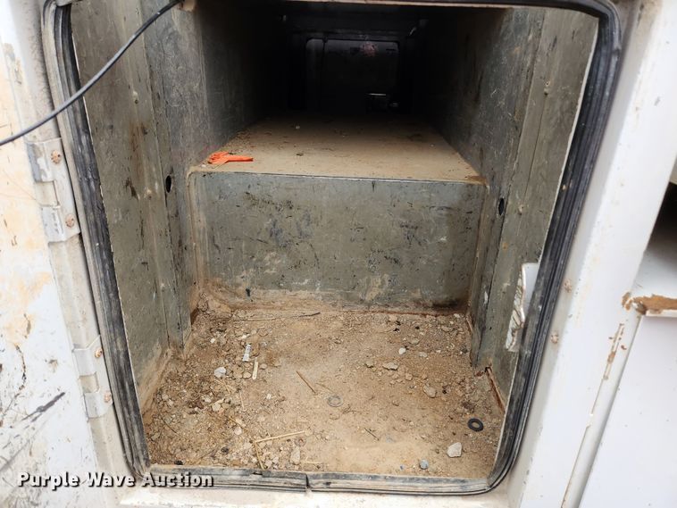 image for item KT9539 2011 Ford F550 Super Duty XL  dump flatbed truck