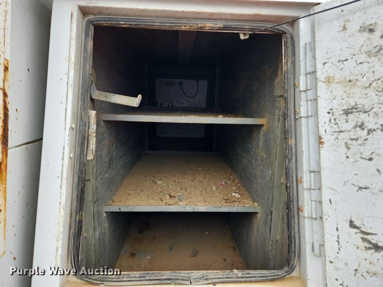 image for item KT9539 2011 Ford F550 Super Duty XL  dump flatbed truck