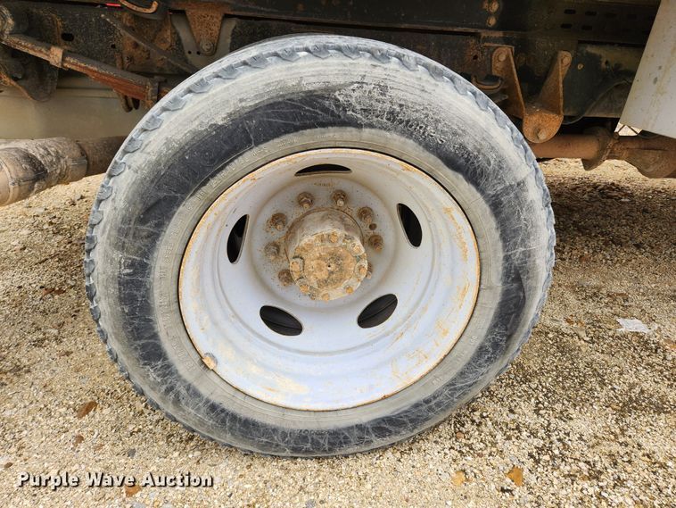 image for item KT9539 2011 Ford F550 Super Duty XL  dump flatbed truck