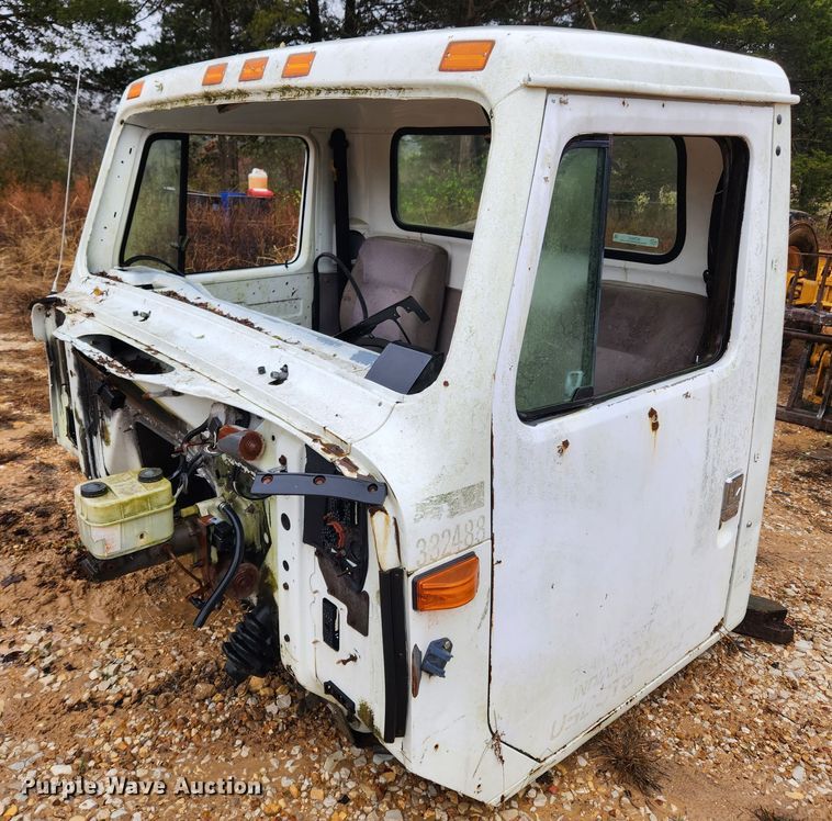 image for item KT9547 1998 International  cab