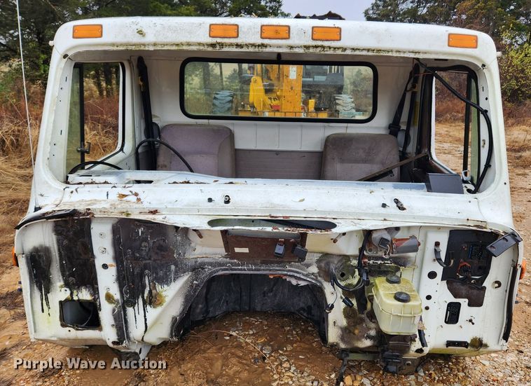 image for item KT9547 1998 International  cab