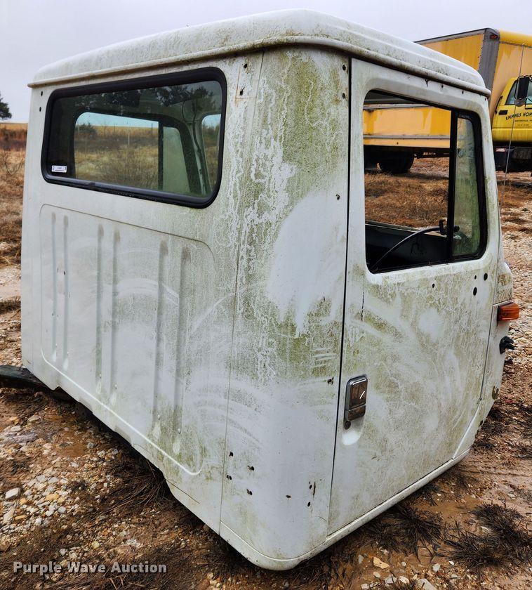 image for item KT9547 1998 International  cab