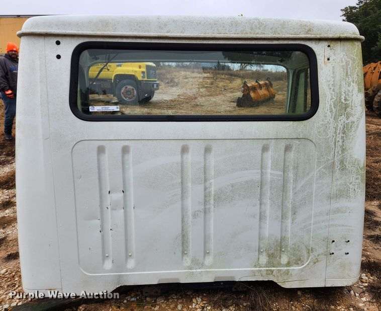 image for item KT9547 1998 International  cab