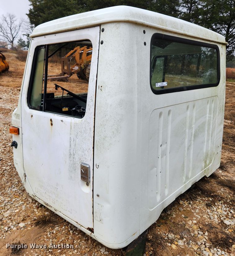 image for item KT9547 1998 International  cab