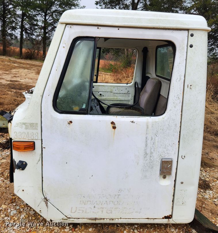 image for item KT9547 1998 International  cab