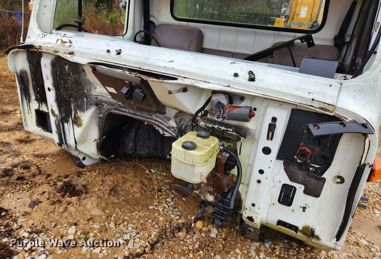 image for item KT9547 1998 International  cab