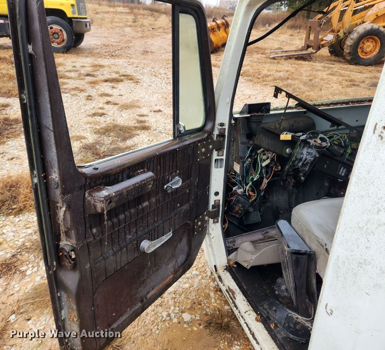 image for item KT9547 1998 International  cab