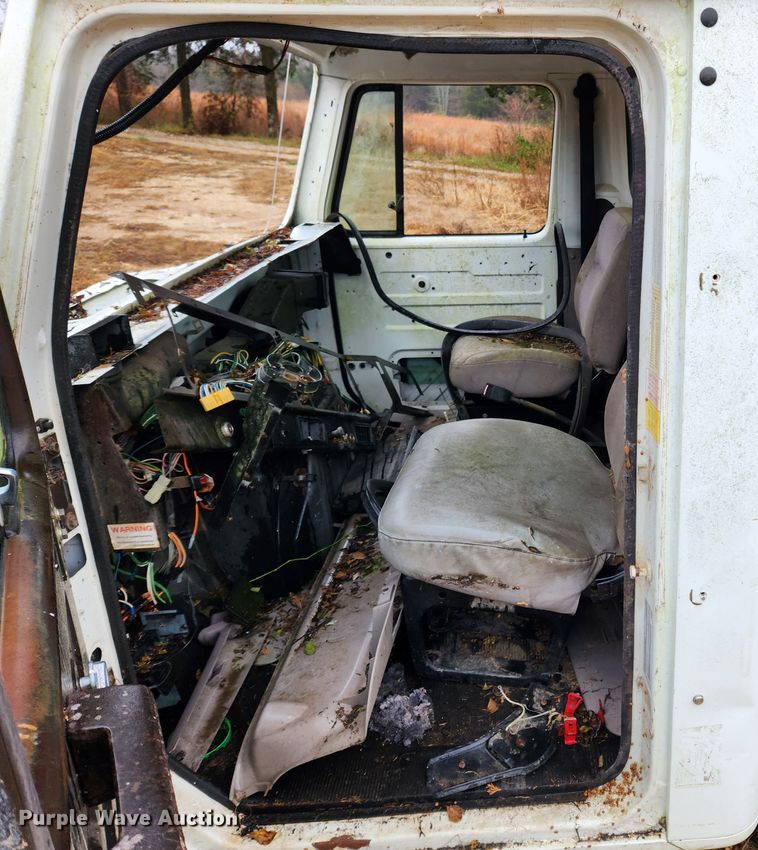 image for item KT9547 1998 International  cab