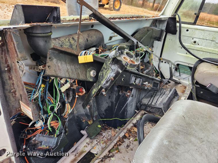 image for item KT9547 1998 International  cab