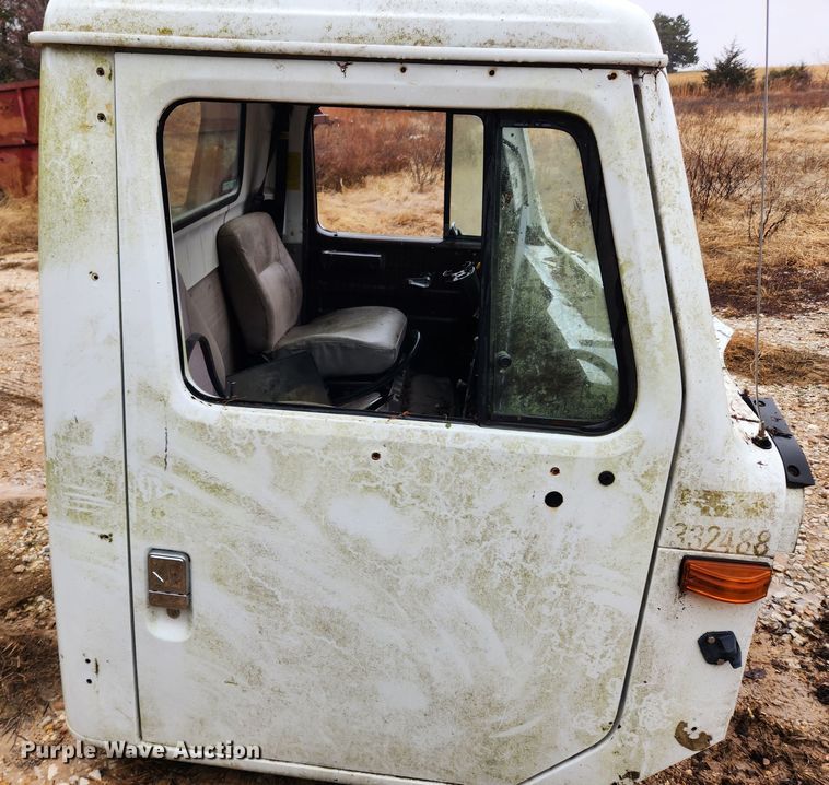 image for item KT9547 1998 International  cab