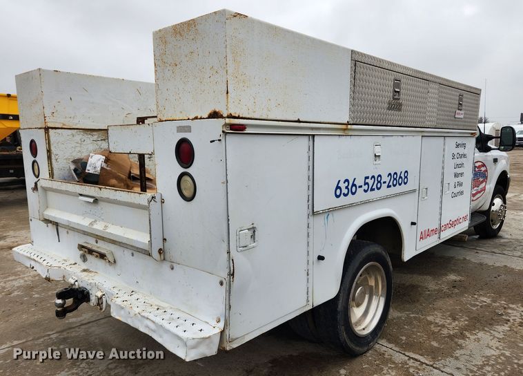 image for item KT9562 1999 Ford F450 Super Duty XLT  utility / service truck