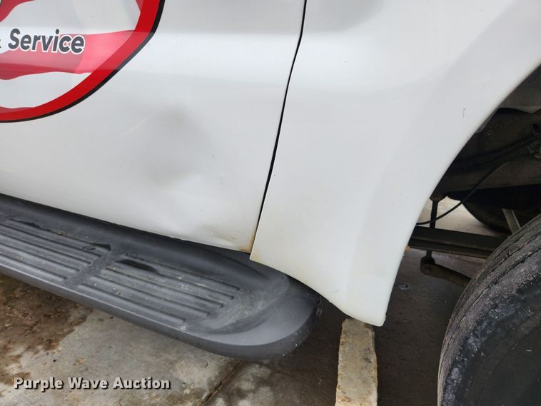 image for item KT9562 1999 Ford F450 Super Duty XLT  utility / service truck