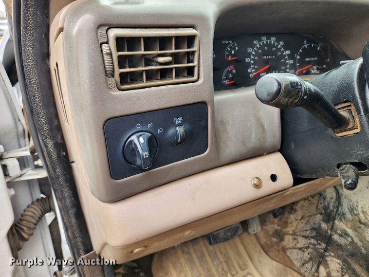 image for item KT9562 1999 Ford F450 Super Duty XLT  utility / service truck