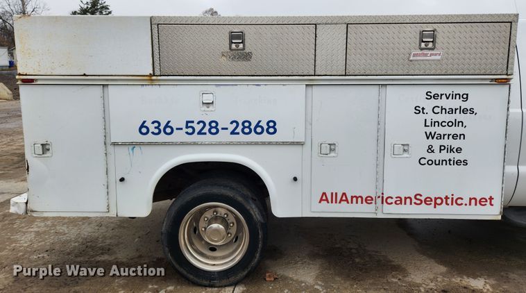 image for item KT9562 1999 Ford F450 Super Duty XLT  utility / service truck