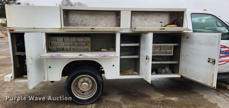 image for item KT9562 1999 Ford F450 Super Duty XLT  utility / service truck