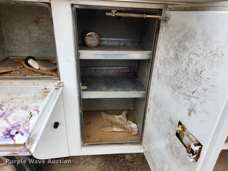 image for item KT9562 1999 Ford F450 Super Duty XLT  utility / service truck