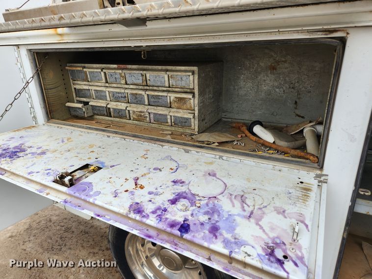 image for item KT9562 1999 Ford F450 Super Duty XLT  utility / service truck