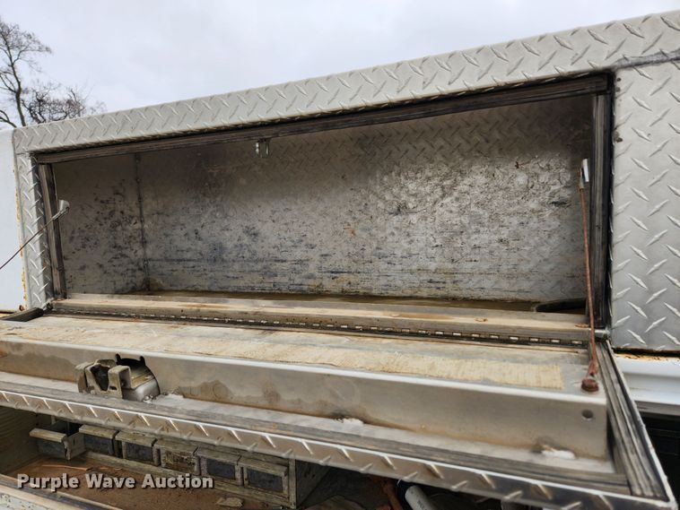 image for item KT9562 1999 Ford F450 Super Duty XLT  utility / service truck