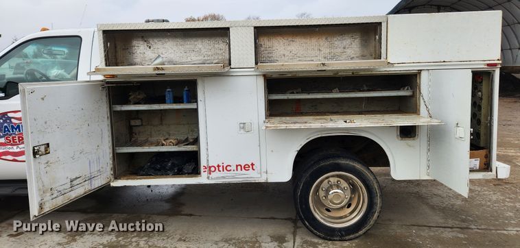 image for item KT9562 1999 Ford F450 Super Duty XLT  utility / service truck