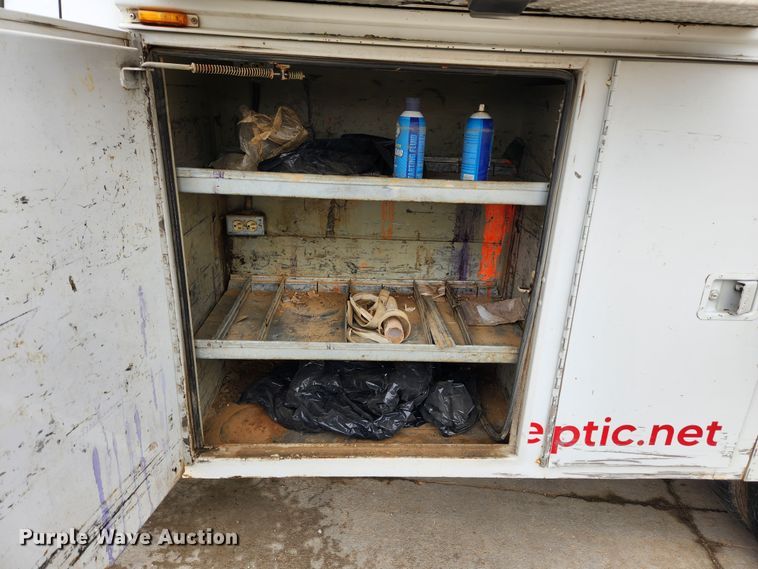 image for item KT9562 1999 Ford F450 Super Duty XLT  utility / service truck