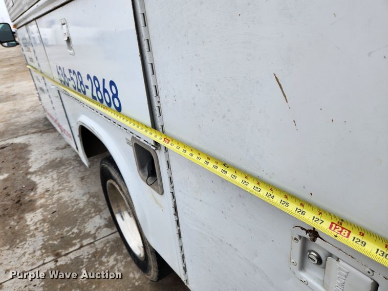 image for item KT9562 1999 Ford F450 Super Duty XLT  utility / service truck