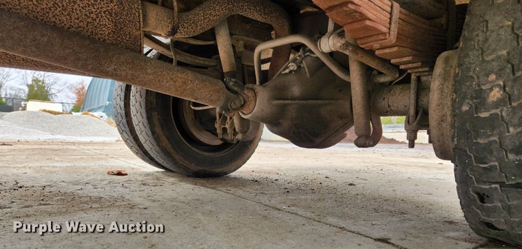 image for item KT9562 1999 Ford F450 Super Duty XLT  utility / service truck