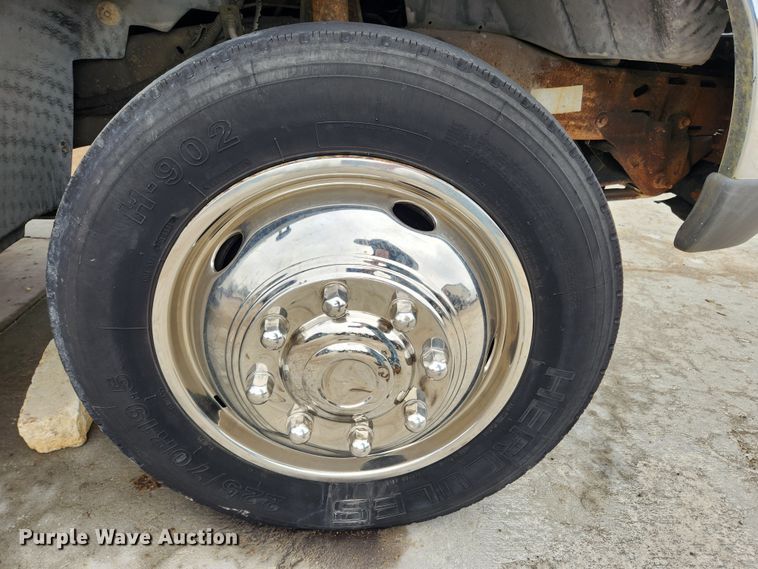 image for item KT9562 1999 Ford F450 Super Duty XLT  utility / service truck