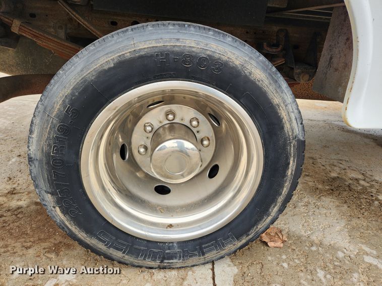 image for item KT9562 1999 Ford F450 Super Duty XLT  utility / service truck