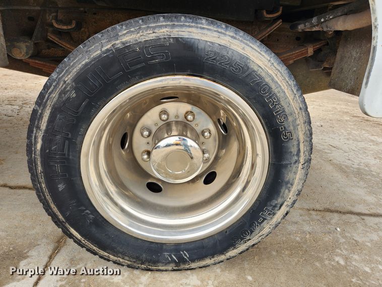 image for item KT9562 1999 Ford F450 Super Duty XLT  utility / service truck