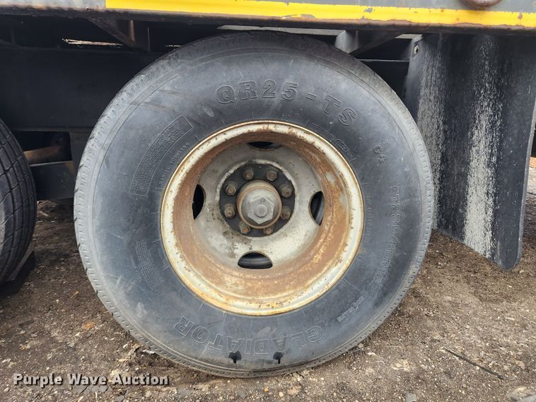 image for item KT9570 2004 Millenium M9D24P  equipment trailer