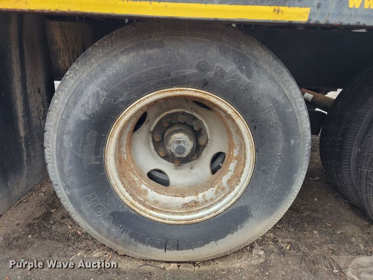 image for item KT9570 2004 Millenium M9D24P  equipment trailer