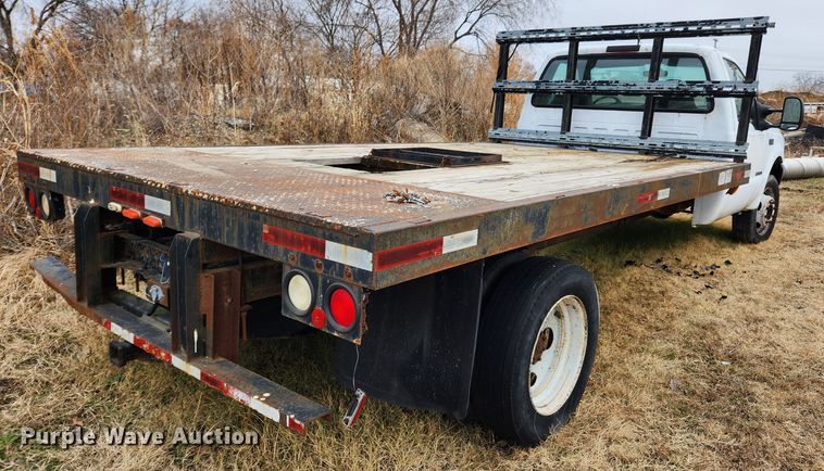 image for item KT9580 1999 Ford F550 Super Duty XL  flatbed truck