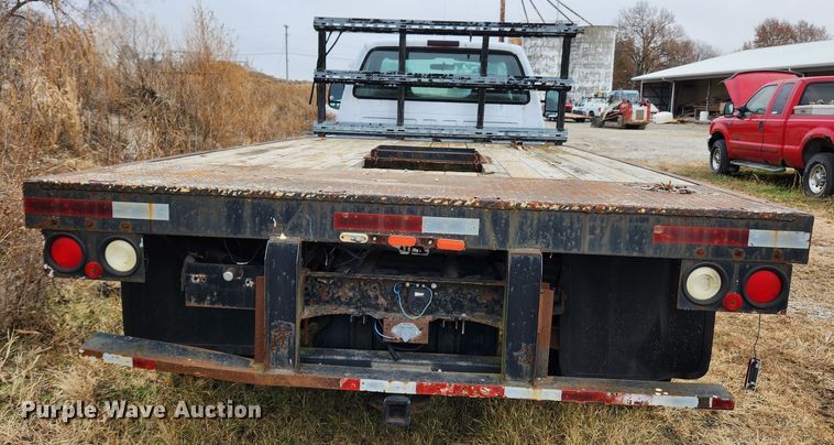 image for item KT9580 1999 Ford F550 Super Duty XL  flatbed truck