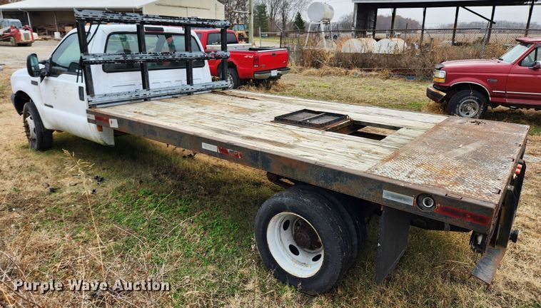 image for item KT9580 1999 Ford F550 Super Duty XL  flatbed truck