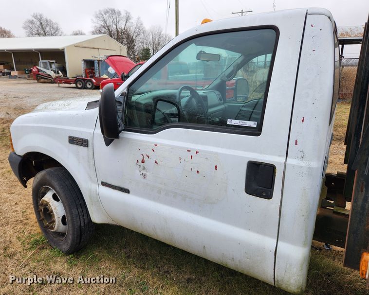 image for item KT9580 1999 Ford F550 Super Duty XL  flatbed truck