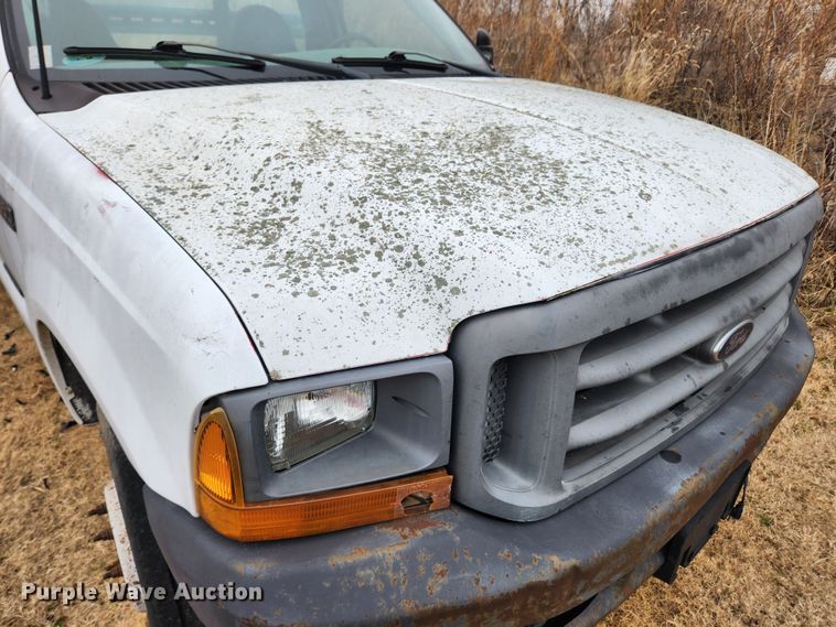 image for item KT9580 1999 Ford F550 Super Duty XL  flatbed truck