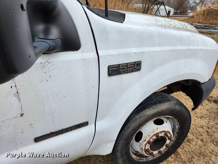 image for item KT9580 1999 Ford F550 Super Duty XL  flatbed truck